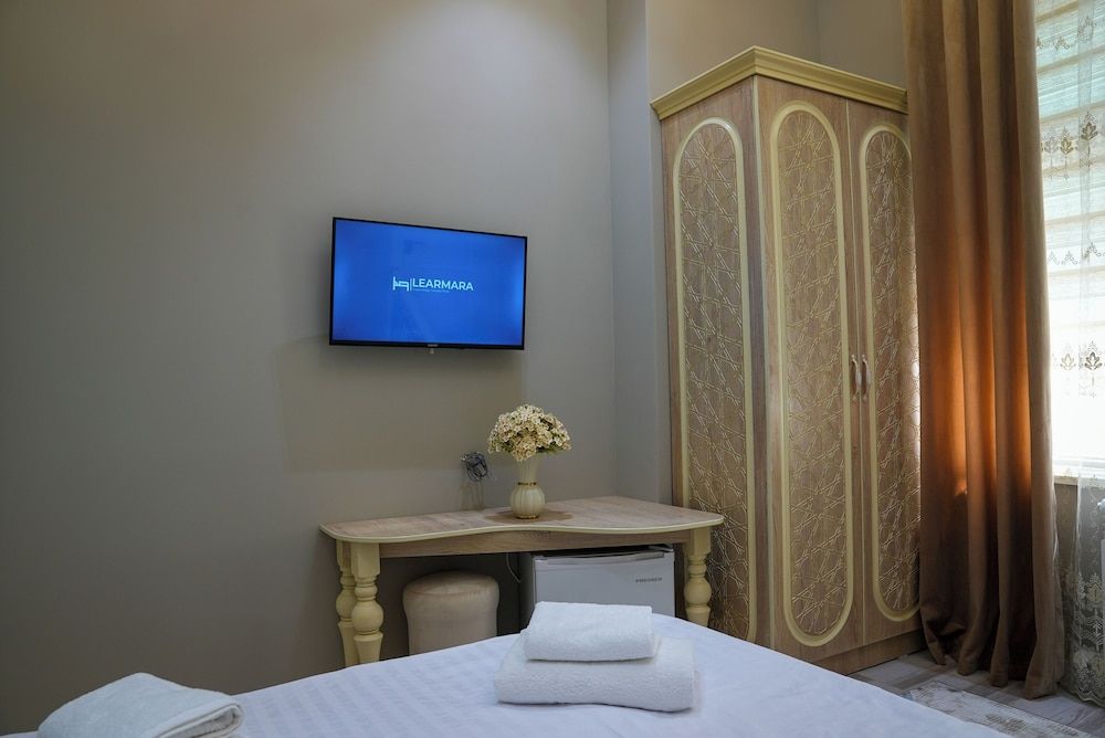 Learmara Guest House Comfort Double Room, Courtyard View 5