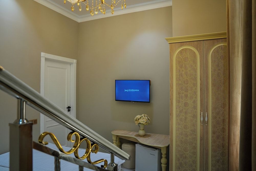 Learmara Guest House Comfort Double Room, Courtyard View 6