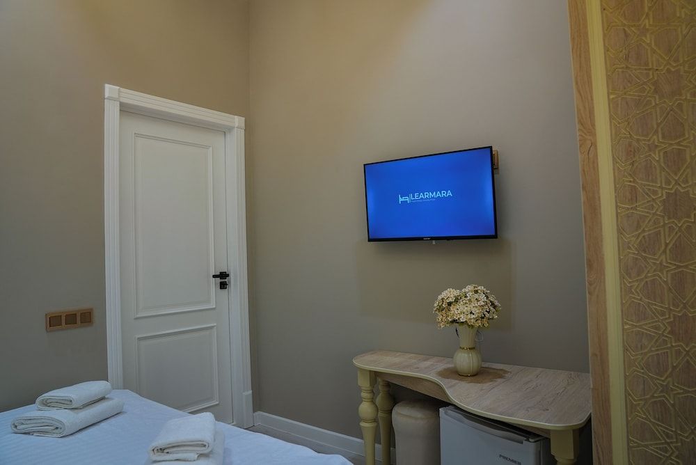 Learmara Guest House Comfort Double Room, Courtyard View 4