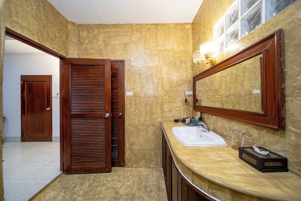 Chaweng Bay View Resort by Smith & Appy Deluxe Double Room, 1 King Bed, Sea View 7