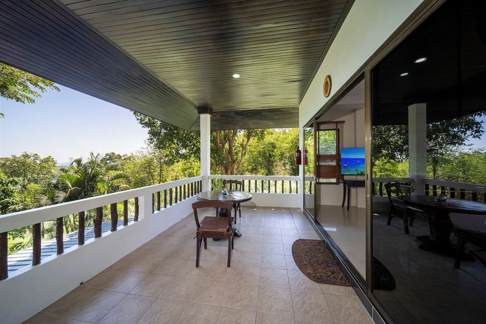 Chaweng Bay View Resort by Smith & Appy Luxury Apartment, Multiple Beds, Sea View 7