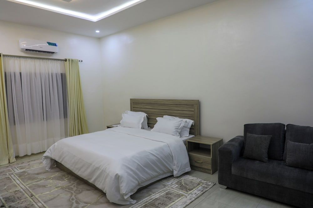 ED - Havilah Suites Luxury Apartment, Balcony 2