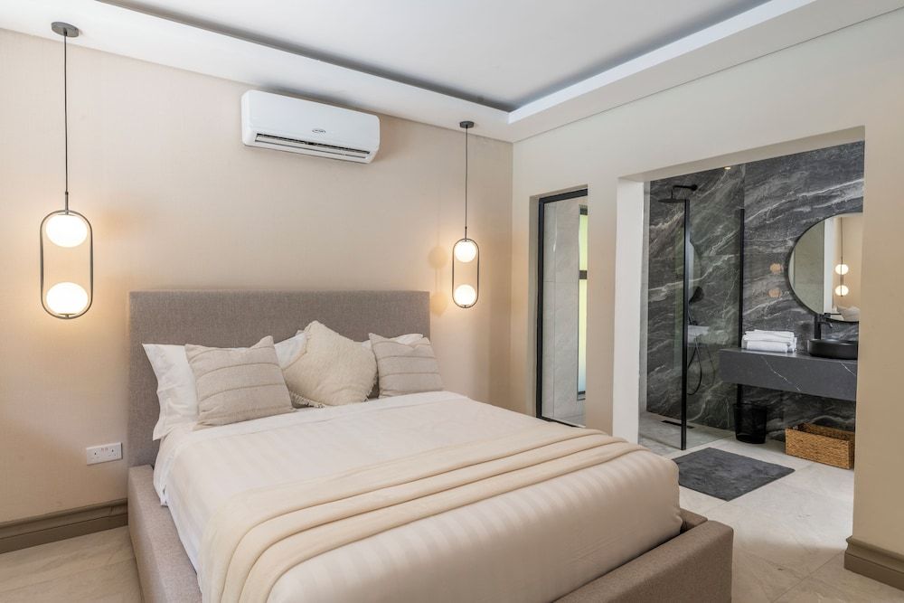 The Manor House Deluxe Studio Suite, 1 King Bed, Kitchenette, Pool View 3