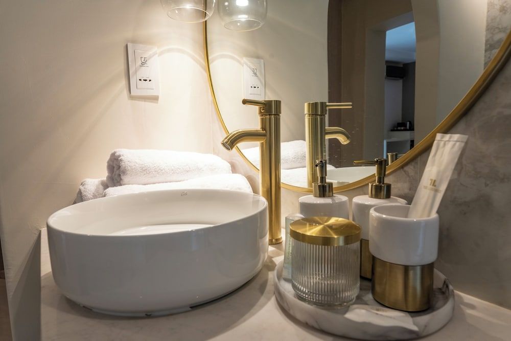 The Manor House Deluxe Double Room, 1 King Bed, Air conditioning, Garden View 5