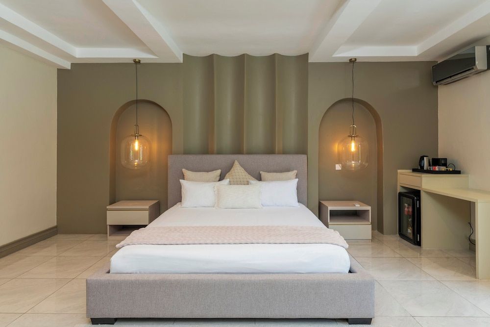 The Manor House Deluxe Double Room, 1 King Bed, Air conditioning, Garden View 3