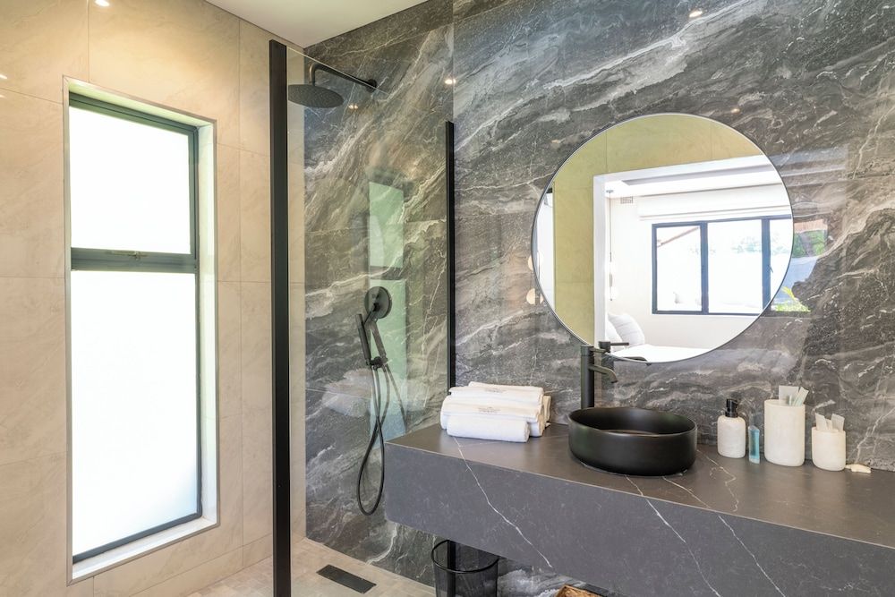 The Manor House Deluxe Studio Suite, 1 King Bed, Kitchenette, Pool View 15