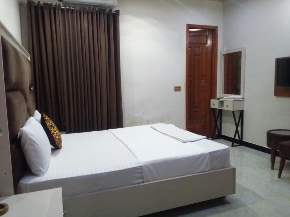 Dove Inn Family Residency Design Double Room 13