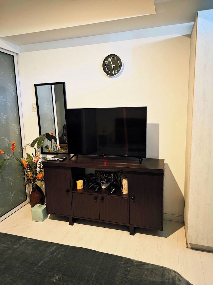 Azure Staycation by Sibs Basic Apartment, Balcony, City View 2