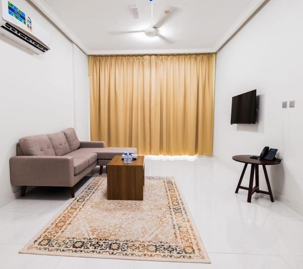Mr Hamoud  Al Ruzaiqi Deluxe Studio Suite, City View 4