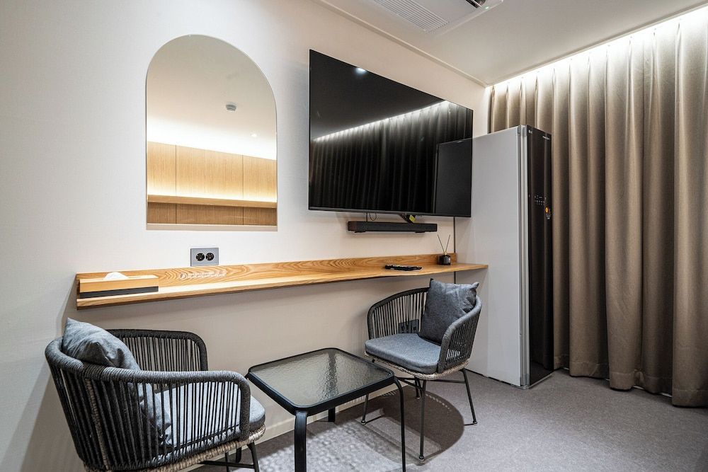 Brown Dot Hot Spring Yu-Seong Brown Classic 8