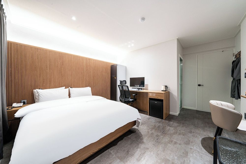 Brown Dot Hot Spring Yu-Seong Premium Deluxe 2