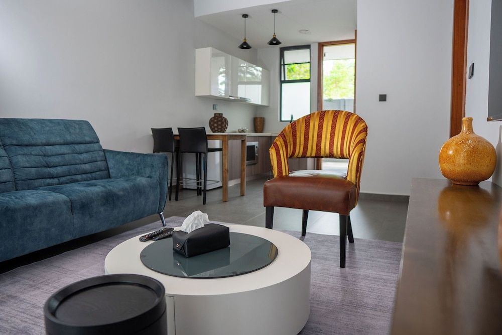 BISABO SUITES APARTMENT Comfort Double Room, 2 Queen Beds, Pool View 7