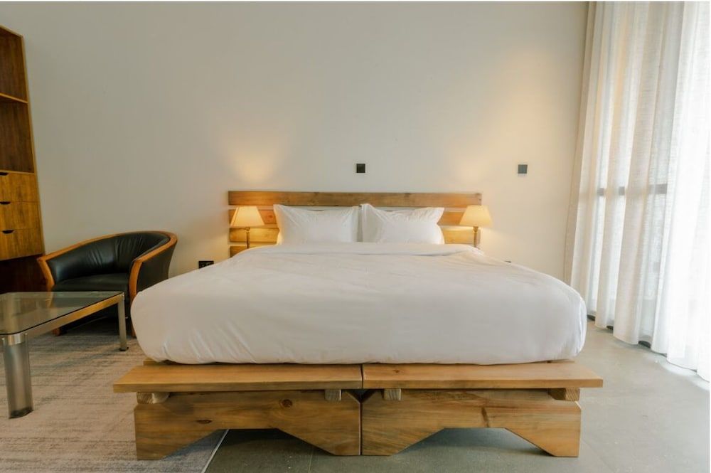 BISABO SUITES APARTMENT Junior Double Room Single Use, 1 Bedroom, Pool View