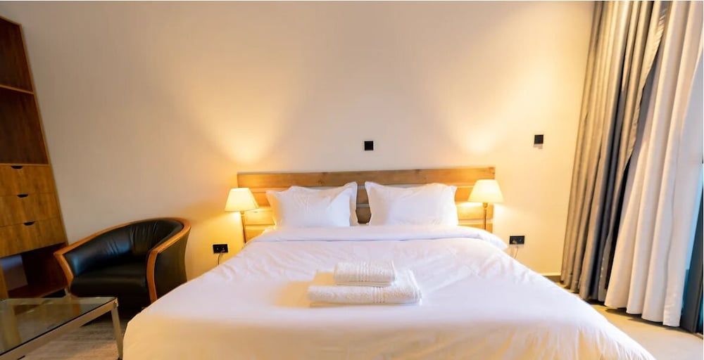 BISABO SUITES APARTMENT Junior Double Room Single Use, 1 Bedroom, Pool View 2