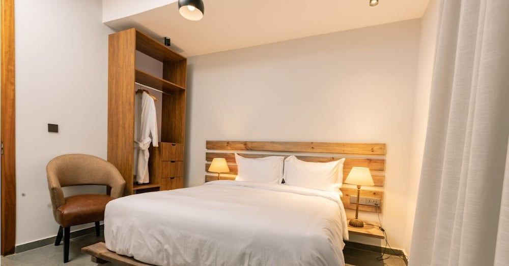 BISABO SUITES APARTMENT Comfort Double Room, 2 Queen Beds, Pool View 2