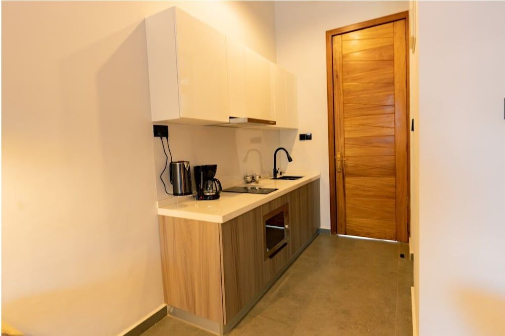 BISABO SUITES APARTMENT Junior Double Room Single Use, 1 Bedroom, Pool View 3