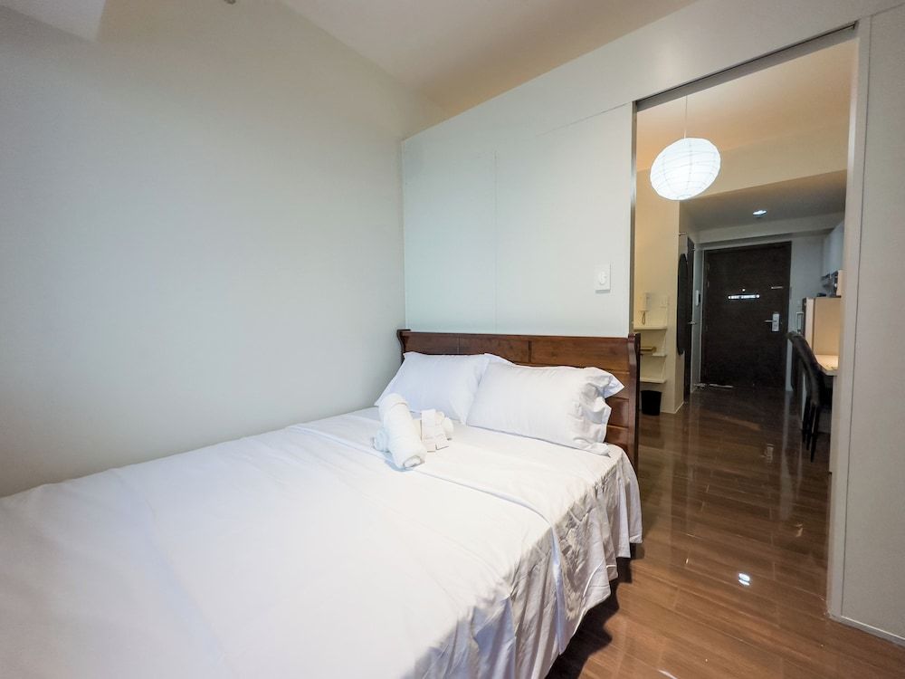 GemstoneBR II in SMDC Air Residences City Condo, 1 Queen Bed with Sofa bed, Balcony 2