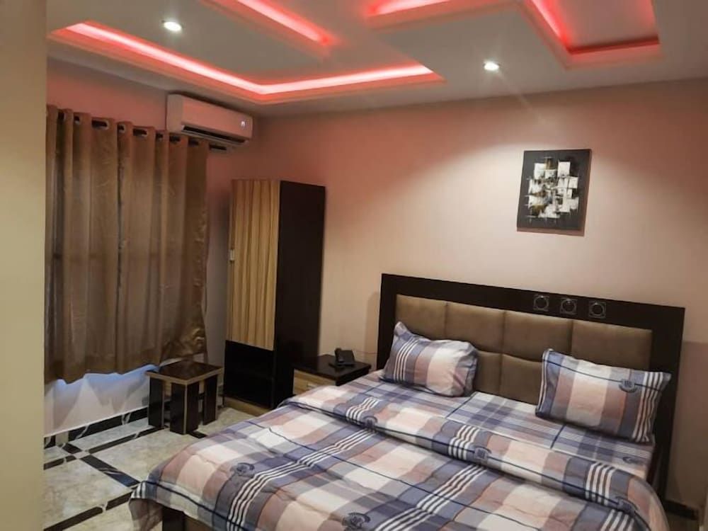 E- Exclusive Hotel Deluxe Room, Balcony, City View 3