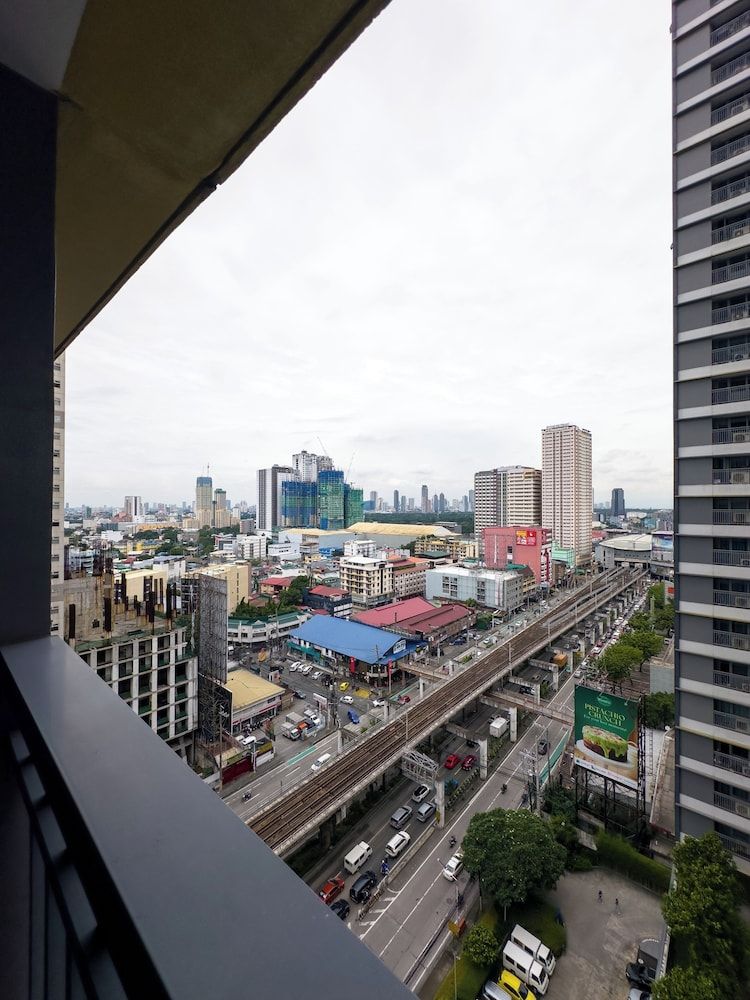 GemstoneBR in SMDC Fame Residences Family Condo, 2 Bedrooms, Pool View 8