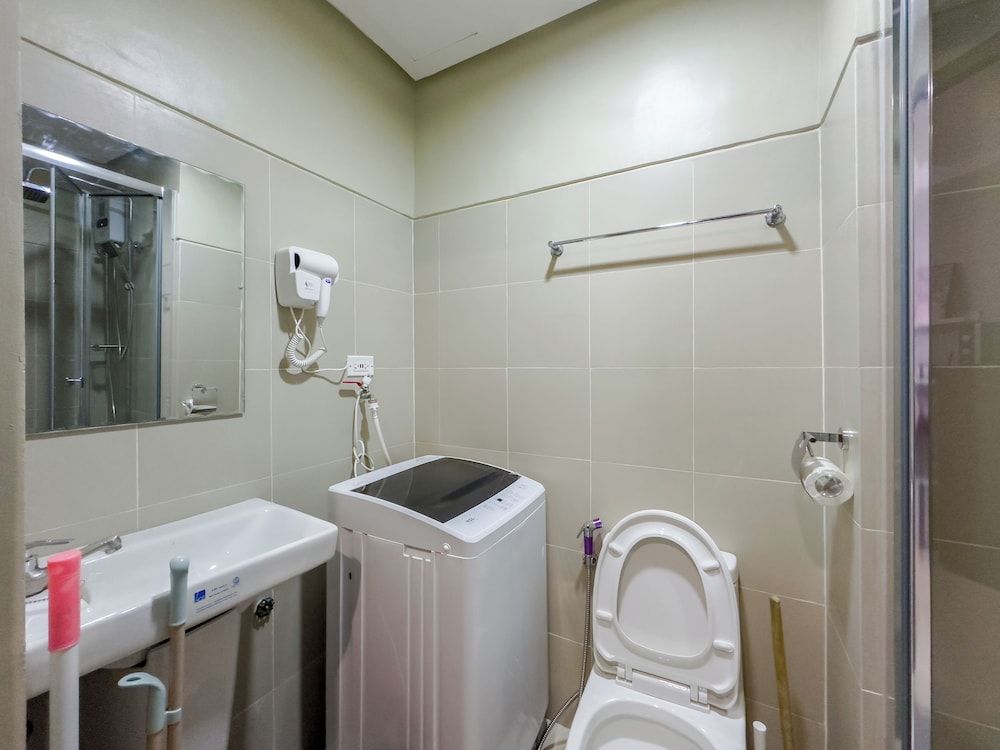 GemstoneBR in SMDC Fame Residences Romantic Condo, 1 Queen Bed with Sofa bed, Private Bathroom 10