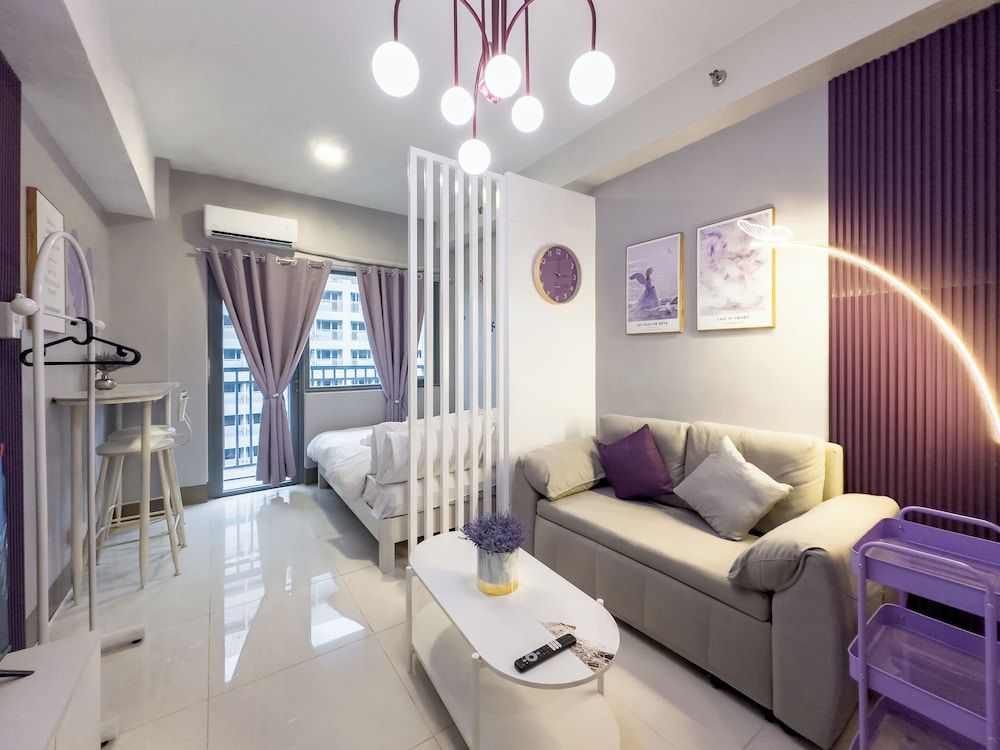 GemstoneBR in SMDC Fame Residences Romantic Condo, 1 Queen Bed with Sofa bed, Private Bathroom 12