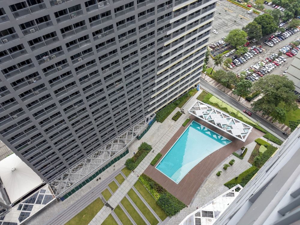 GemstoneBR in SMDC Fame Residences Standard Apartment, 1 Queen Bed, Balcony 3