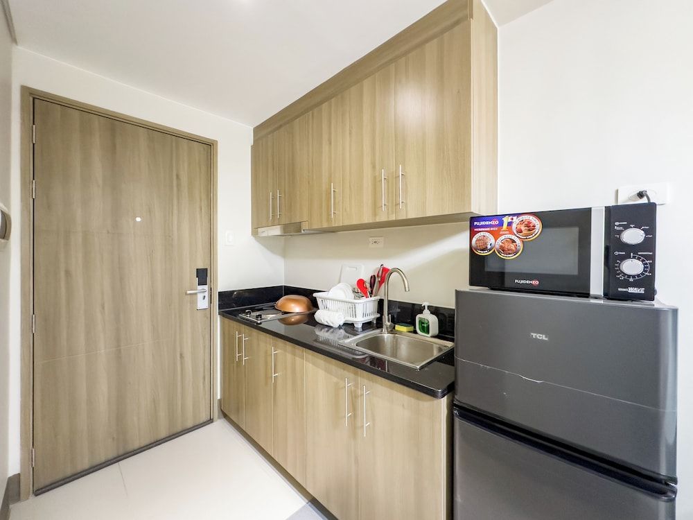 GemstoneBR in SMDC Fame Residences Standard Apartment, 1 Queen Bed, Balcony 6