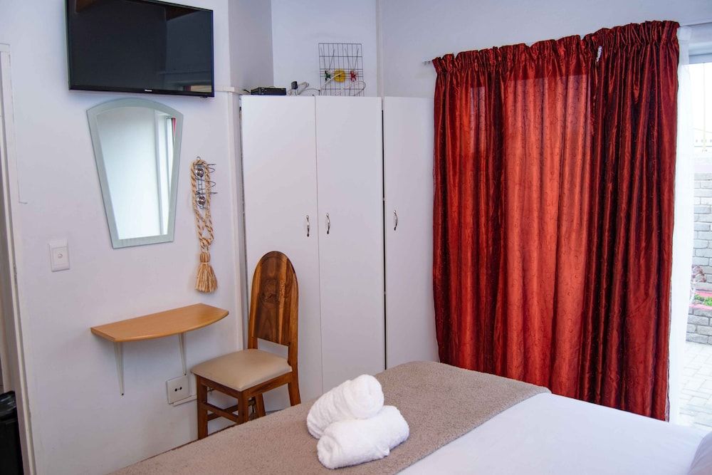 Tina Guesthouse Standard Twin Room 9