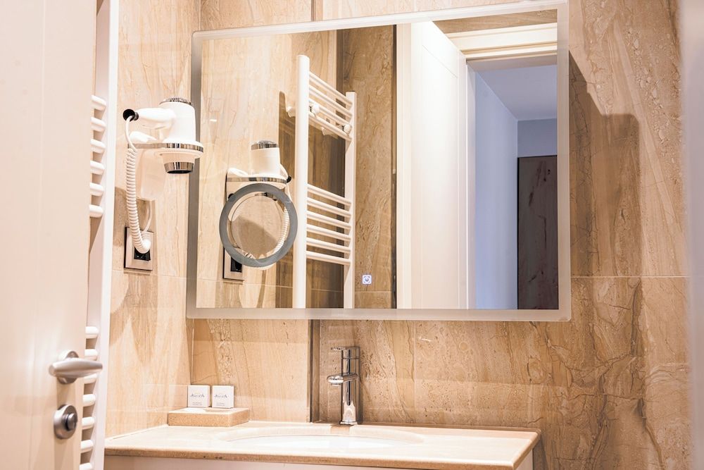 Hotel Amfora Basic Double or Twin Room 9