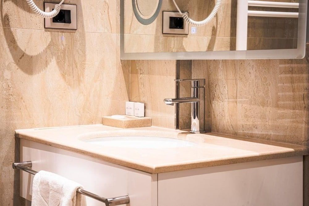 Hotel Amfora Basic Double or Twin Room 10