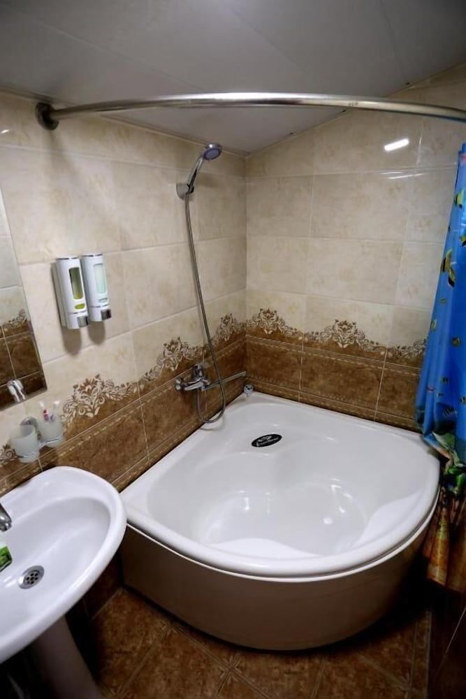 HOTEL PLAZA 777 Deluxe Twin Room, City View 8