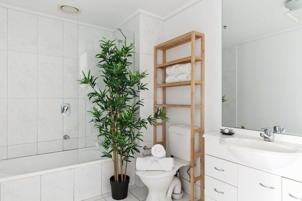 A 3BR Apt Next to Southern Cross, Free Parking Apartment (3 Bedrooms) 2