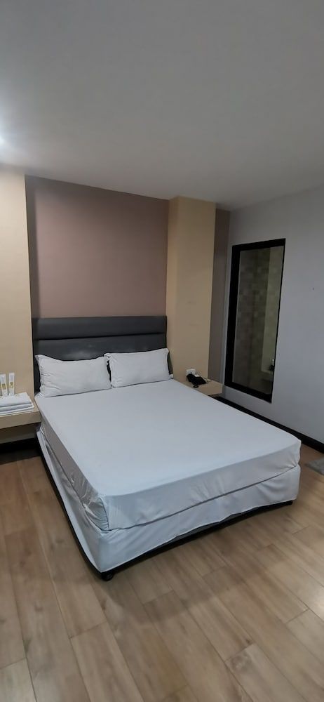 Belvilla Angeles Pampanga Near Clark International Airport Formerly Boss Hotel Economy Double Room 3