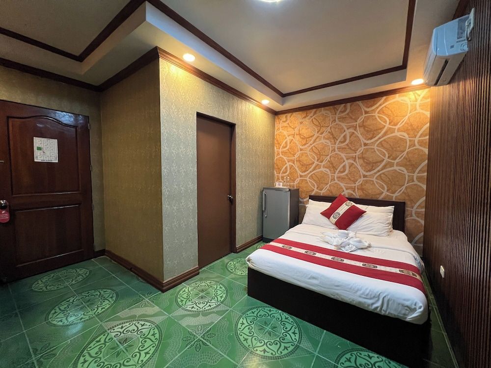 Rossa Hotel Deluxe Double Room 4