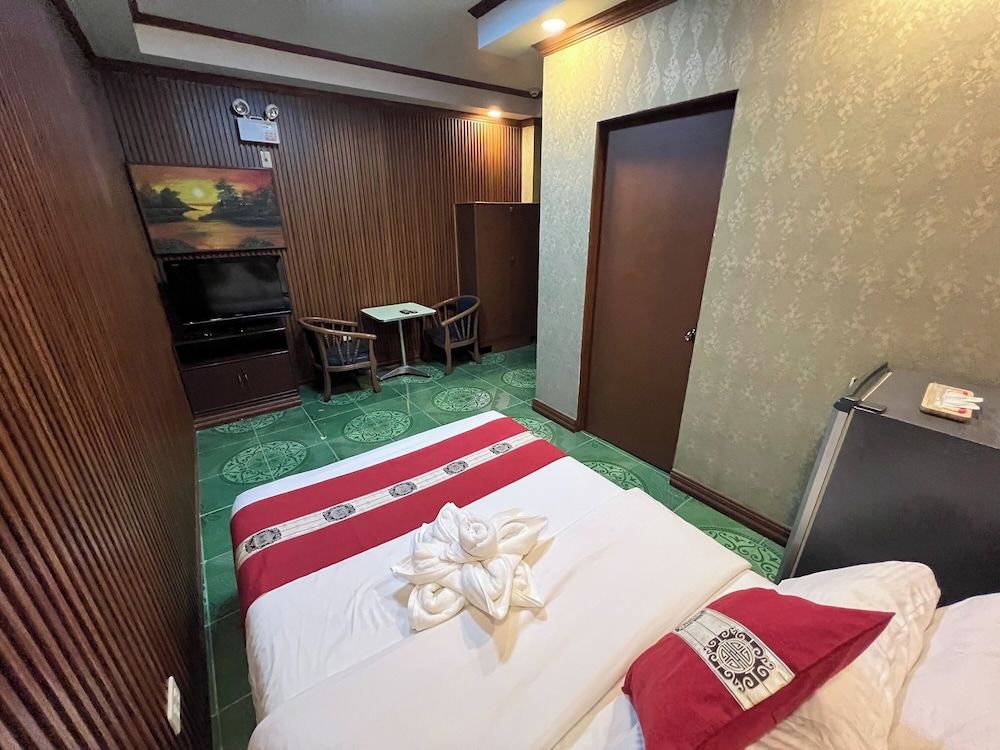 Rossa Hotel Deluxe Double Room 8