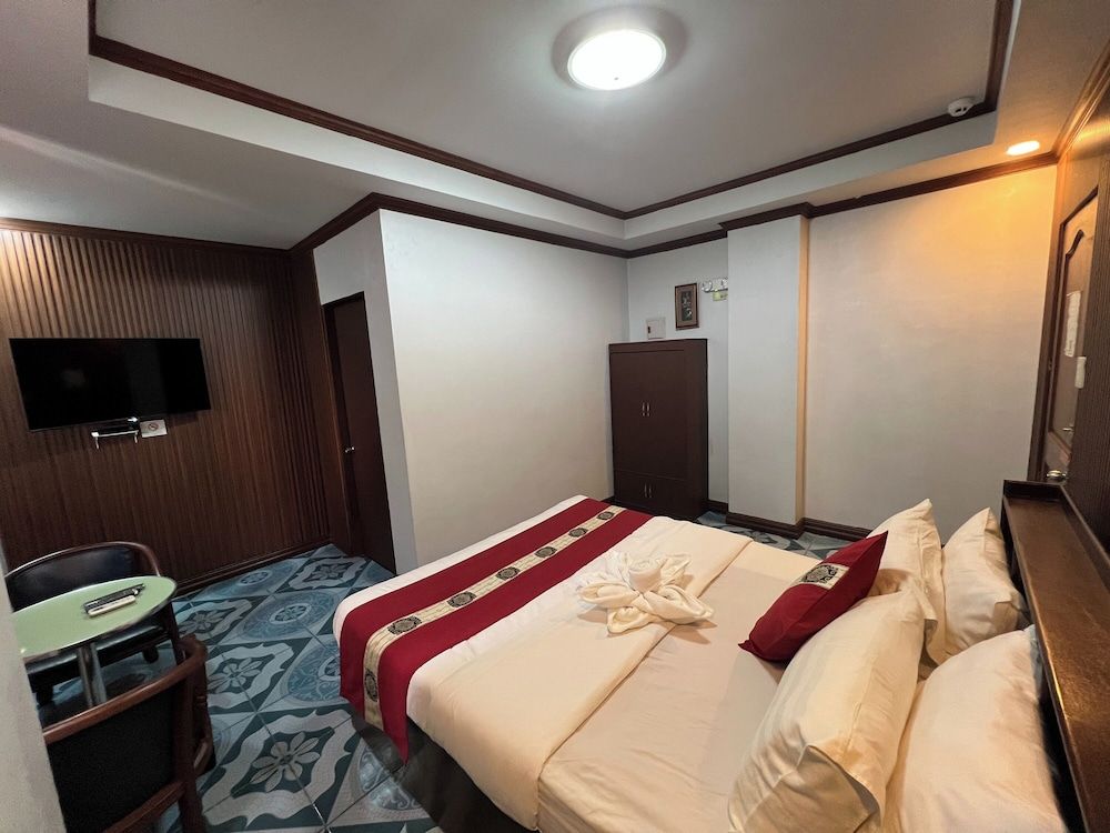 Rossa Hotel Deluxe Room 10