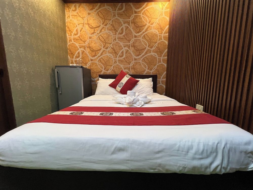 Rossa Hotel Deluxe Double Room 7