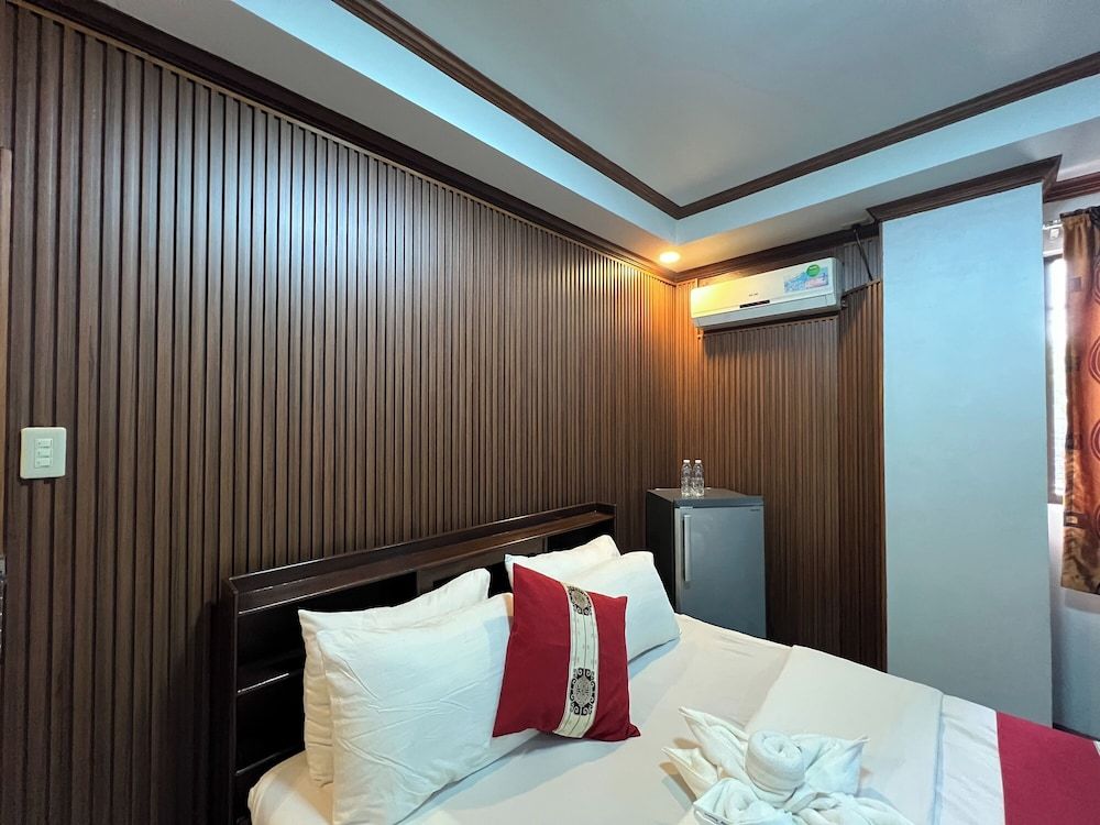 Rossa Hotel Deluxe Room 3