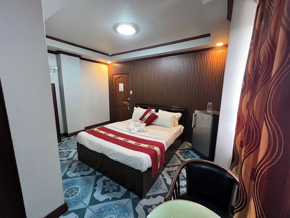 Rossa Hotel Deluxe Room 8