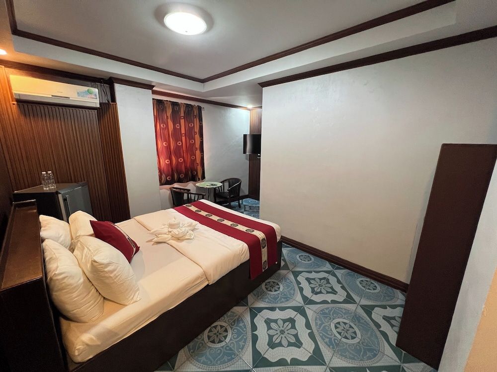 Rossa Hotel Deluxe Room 7