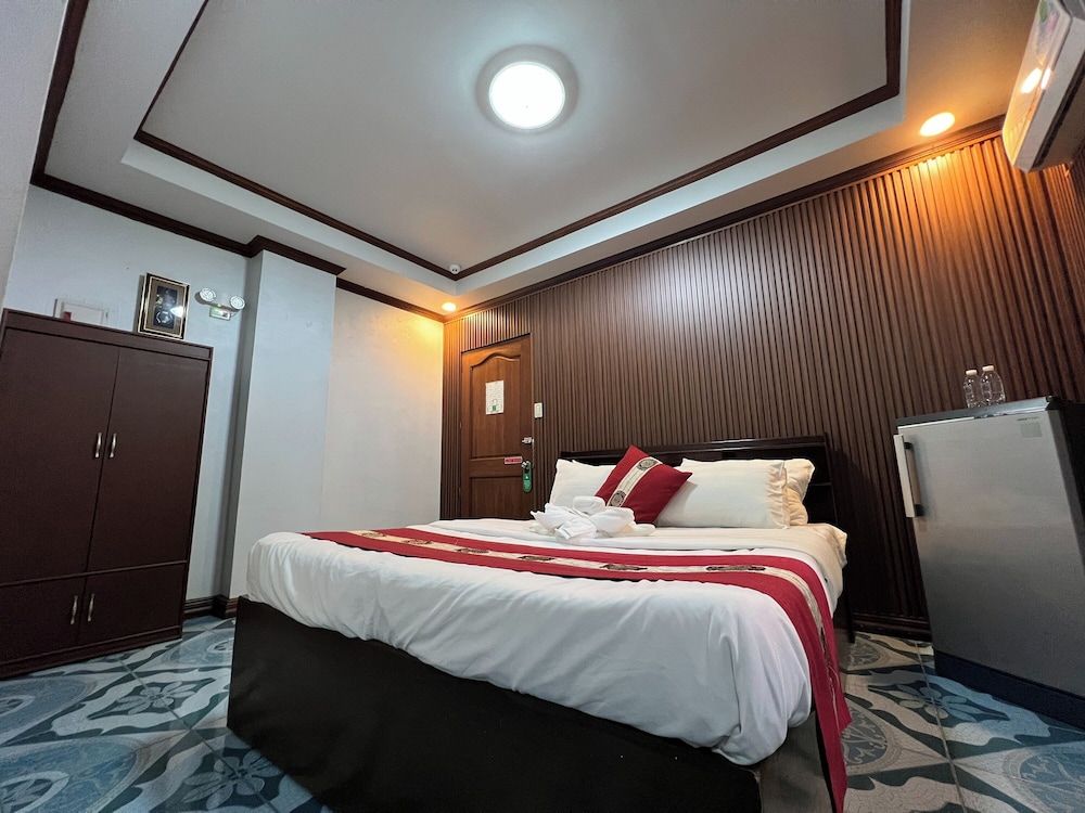 Rossa Hotel Deluxe Room 5