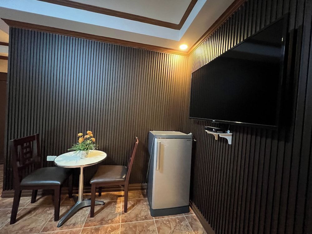 Rossa Hotel Family Room 12