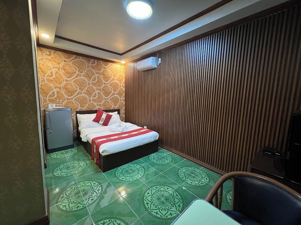 Rossa Hotel Deluxe Double Room 2