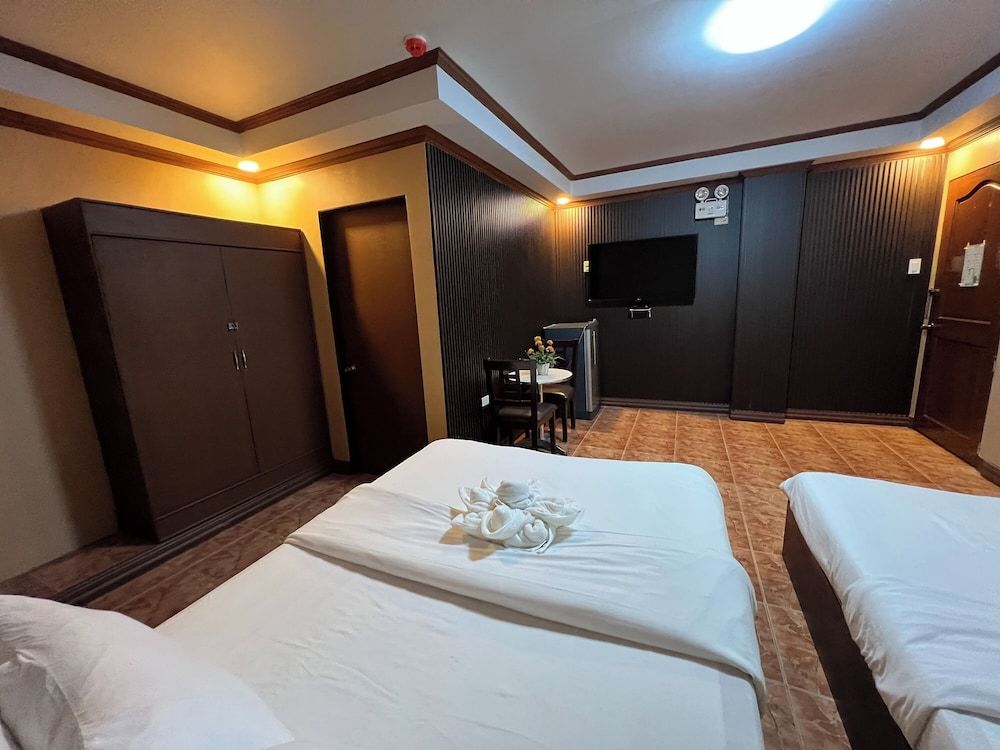 Rossa Hotel Family Room 6