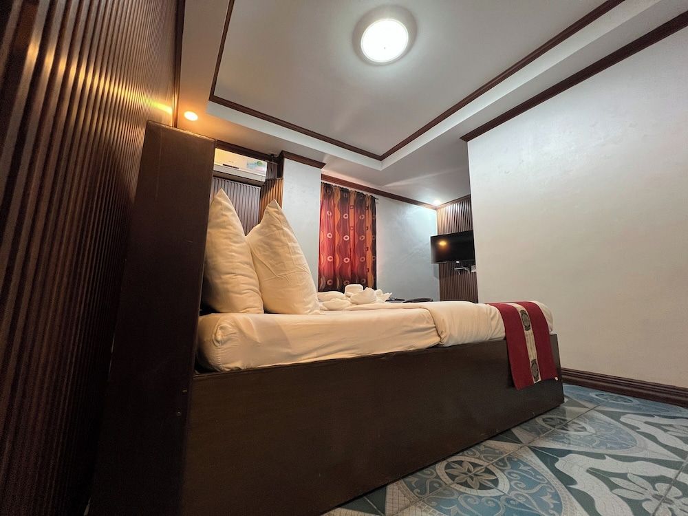 Rossa Hotel Deluxe Room 11