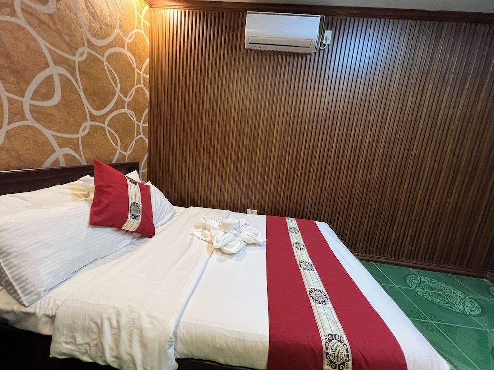 Rossa Hotel Deluxe Double Room 6