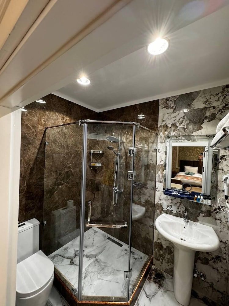 SILK ROAD EMPIRE HOTEL Quadruple Room, Air conditioning, City View 5