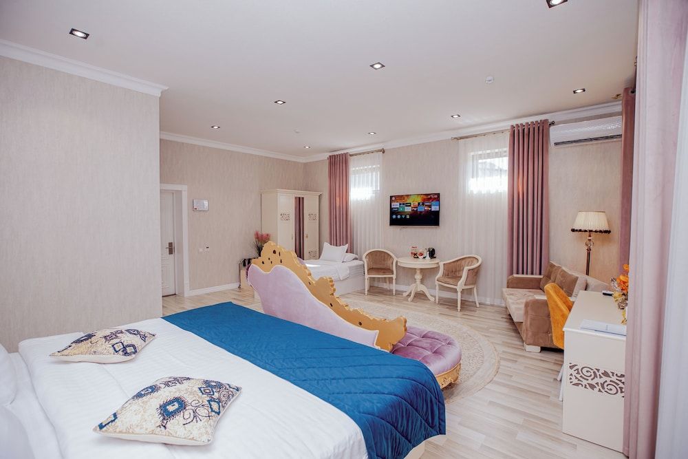 SILK ROAD EMPIRE HOTEL Triple Room, Non Smoking, City View 5