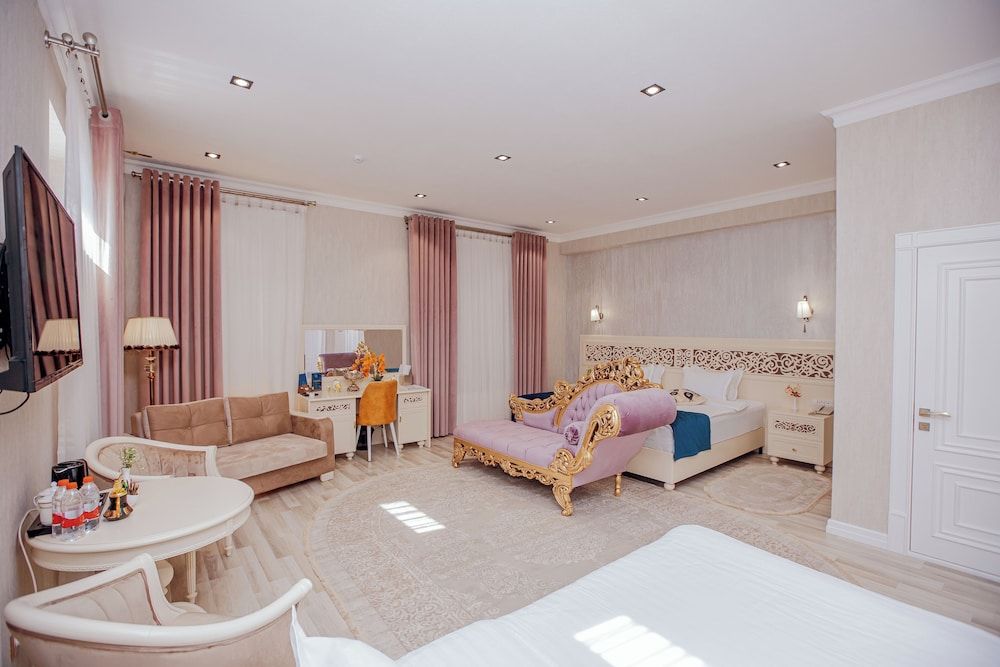 SILK ROAD EMPIRE HOTEL Triple Room, Non Smoking, City View 9