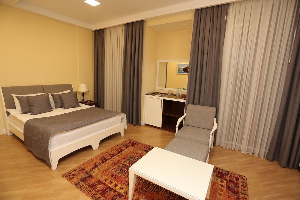 ILK INN HOTEL Deluxe Double Room, Balcony, City View 2